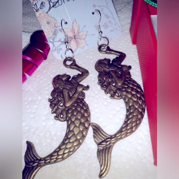 Beautiful Bronze Mermaid Pendant Necklace Hand Crafted NEW - Picture 5 of 8